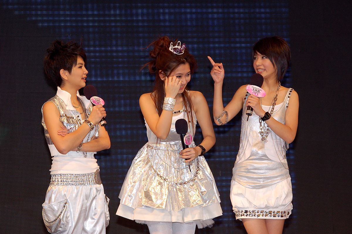 2007年 10月 14日 , 北京 , she 代言 某 化妆品 .+++_+++she