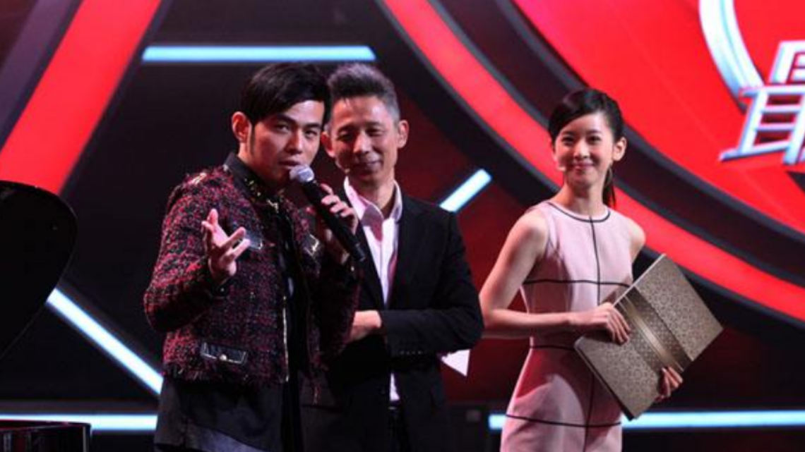 章泽天见到周杰伦秒变小迷妹,不敢靠近,原因令人憋笑!