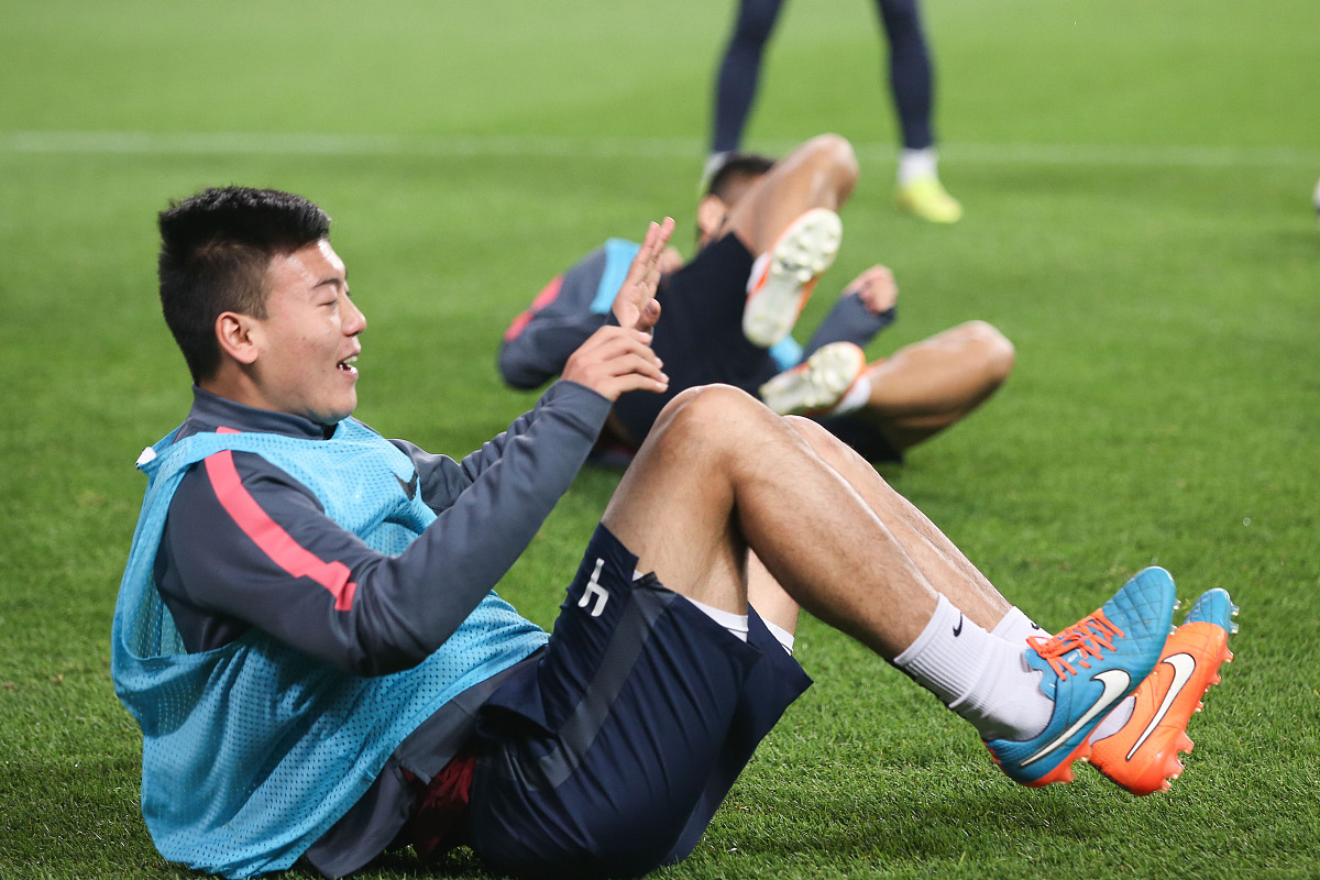 男友踢球受伤了怎么办？女朋友的暖心指南！