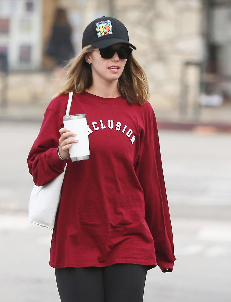 欧美风女士爱心字母印花卫衣 - 时尚舒适大码米色卫衣