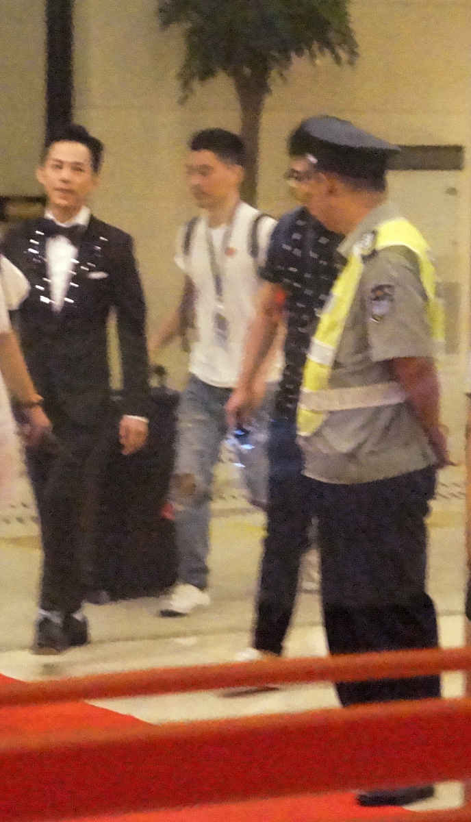 商场保安强行搜身是否侵犯权利？法律角度分析