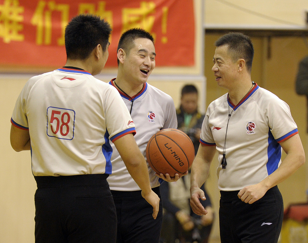 用小说式语言描述一个中国顶级哨兵的职业简历要有具体事例人物性格表述