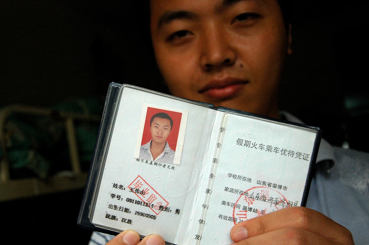 4全国职业教育大会上提出岗课赛证综合育人请您结合实际谈谈岗课赛证综合育人的思考和做法。5《关于推动现代职业教育高质量发展的意见》中首次明确指出推动思想政治与技术技能培养融合统一请您谈谈对德技并修的理解及实现德技并修的方法。