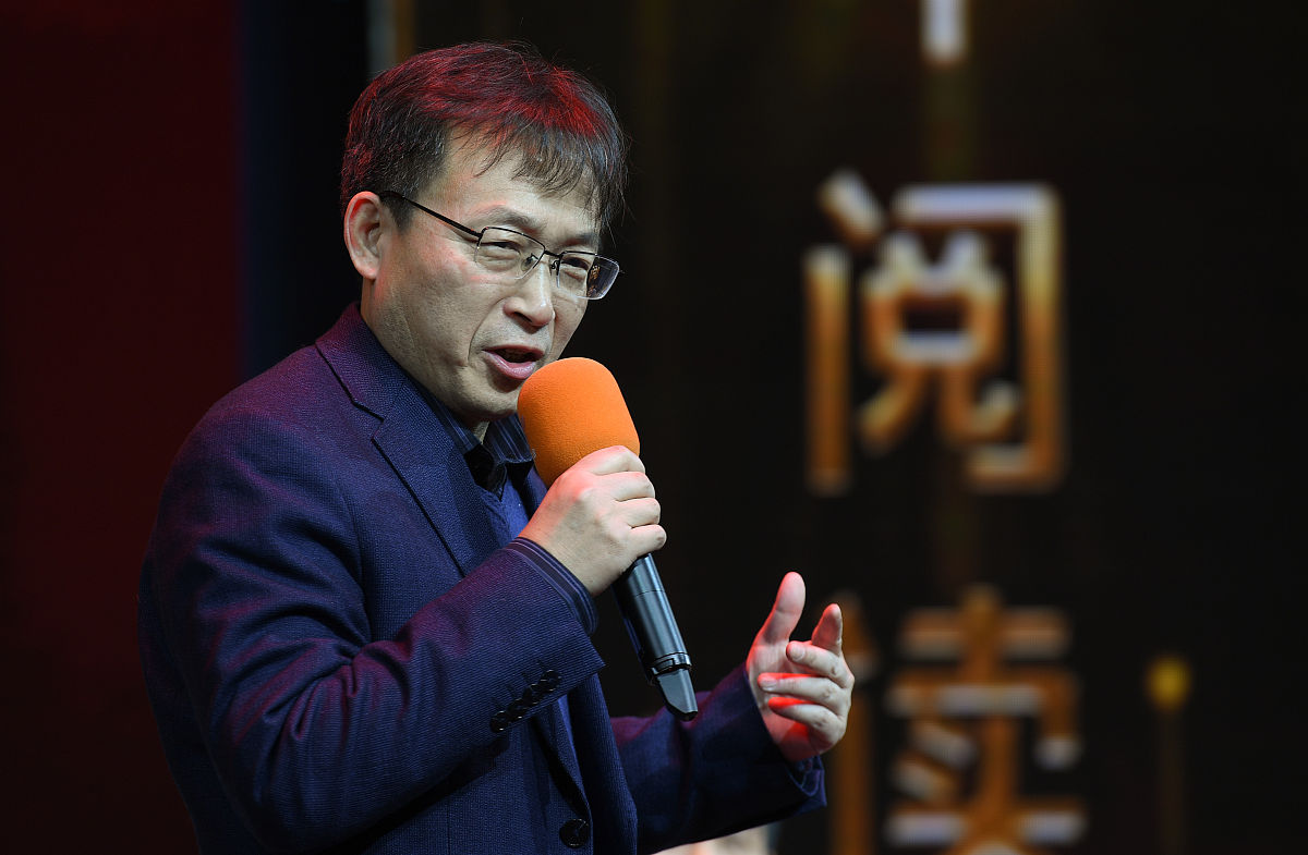 2019年12月31日,郑州,茅盾文学奖获得者,著名作家李洱.