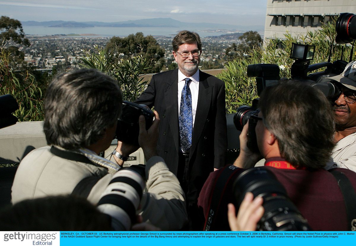 抵达贝尔法斯特后拜登号不认识英国首相推开男孩向白发军人敬礼。回答