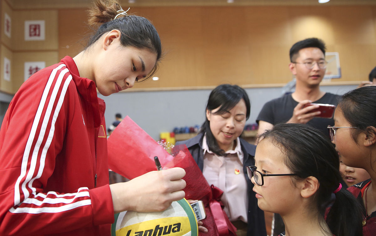 歌颂陈凌云这个女大学生勤劳伟大