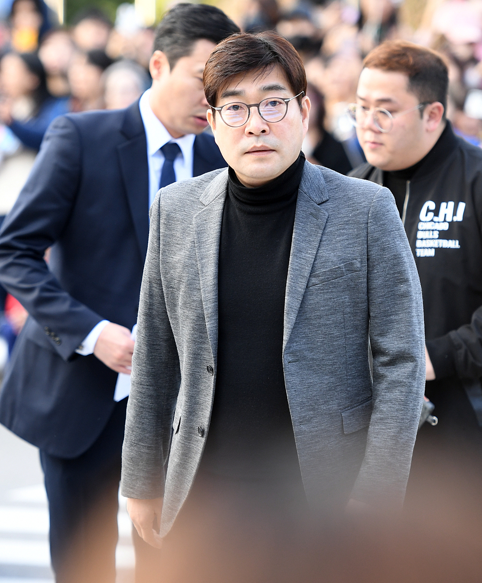 "双宋"婚礼:章子怡现身少女感十足 金喜善,朴宝剑,崔智友到贺