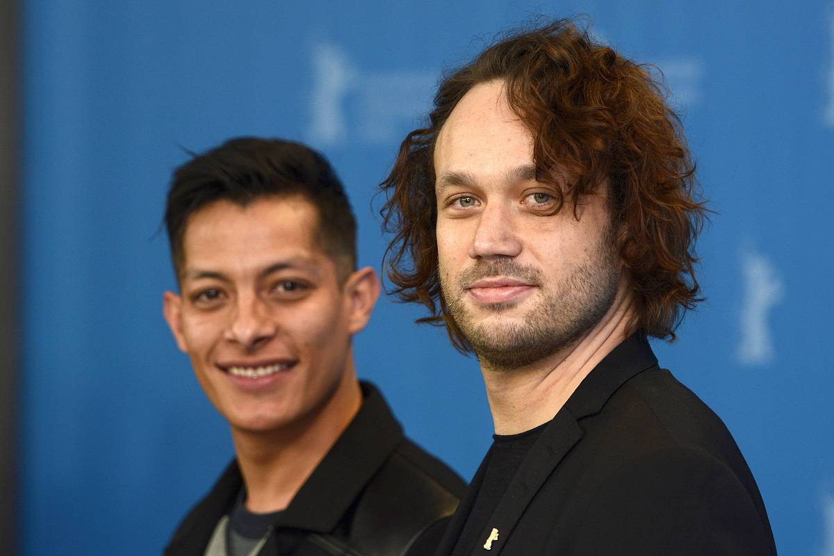 谈谈缝合理论与主旋律电影的关系至少5000字