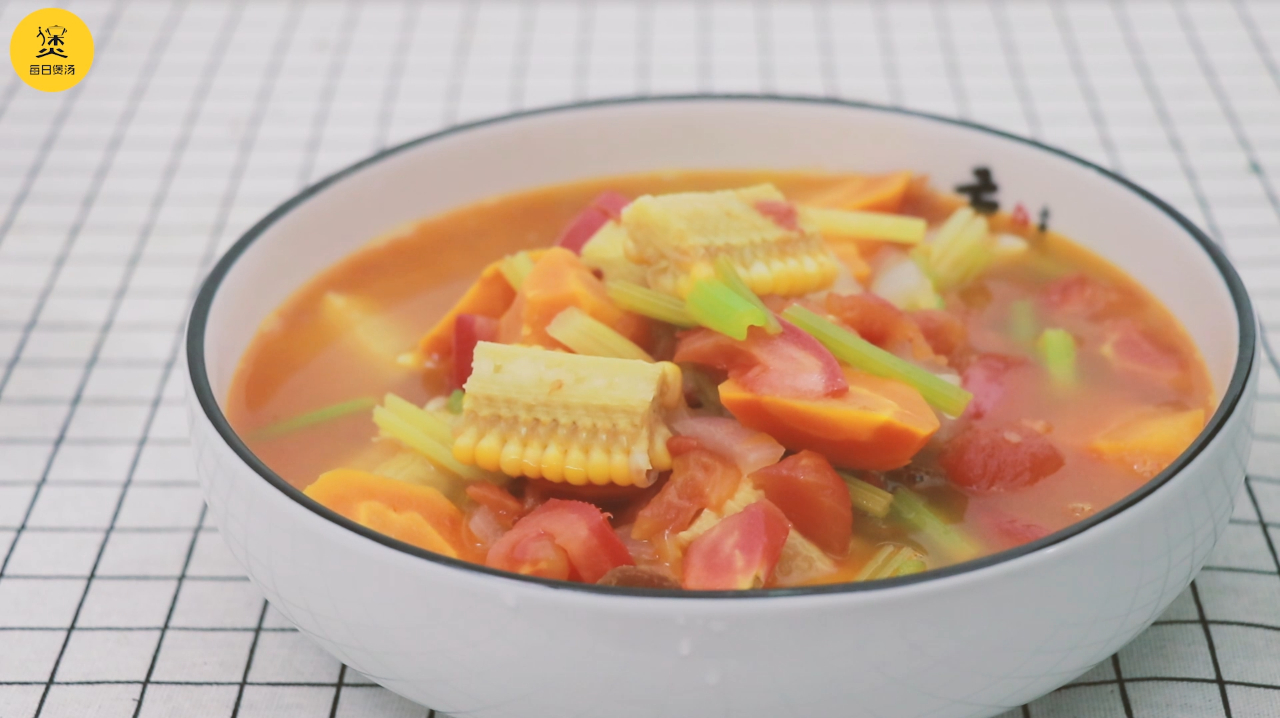 夏日炎热食欲不佳,来一碗“素颜”玉米蔬菜汤