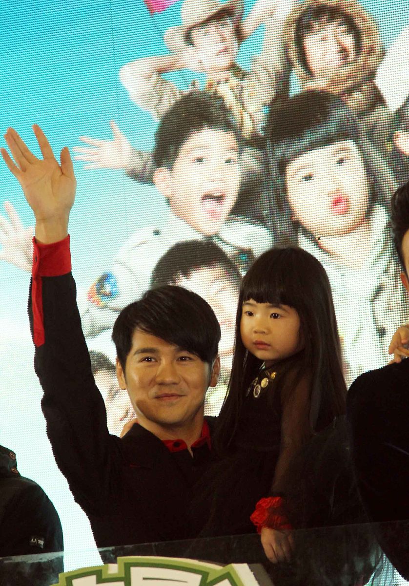2015年1月13日,长沙,《爸爸去哪儿2大电影》"全民么么哒"新闻发布会. 