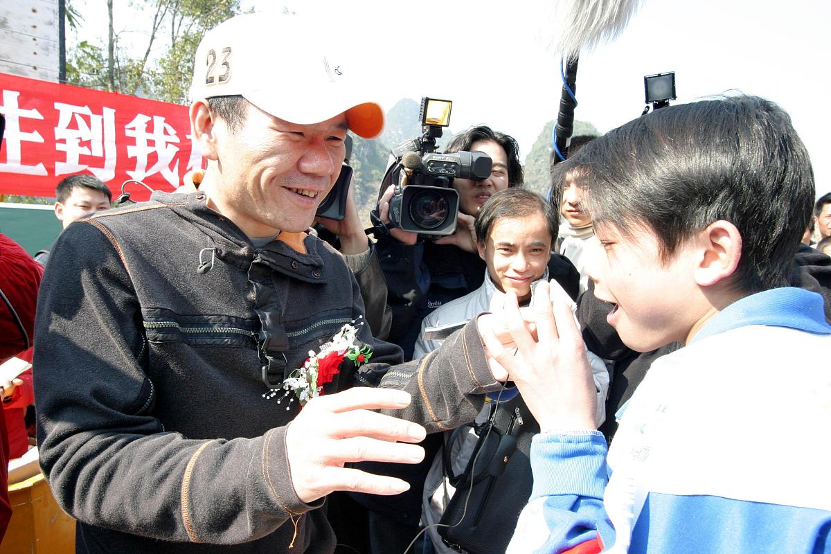 2004年2月9日上午10时,台湾著名歌手赵传在南宁应邀参加由广西希望工