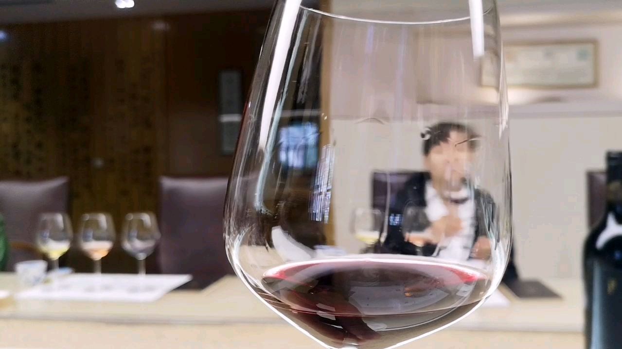 学习品红酒,对于一点不懂的小伙伴可以进来学习一下