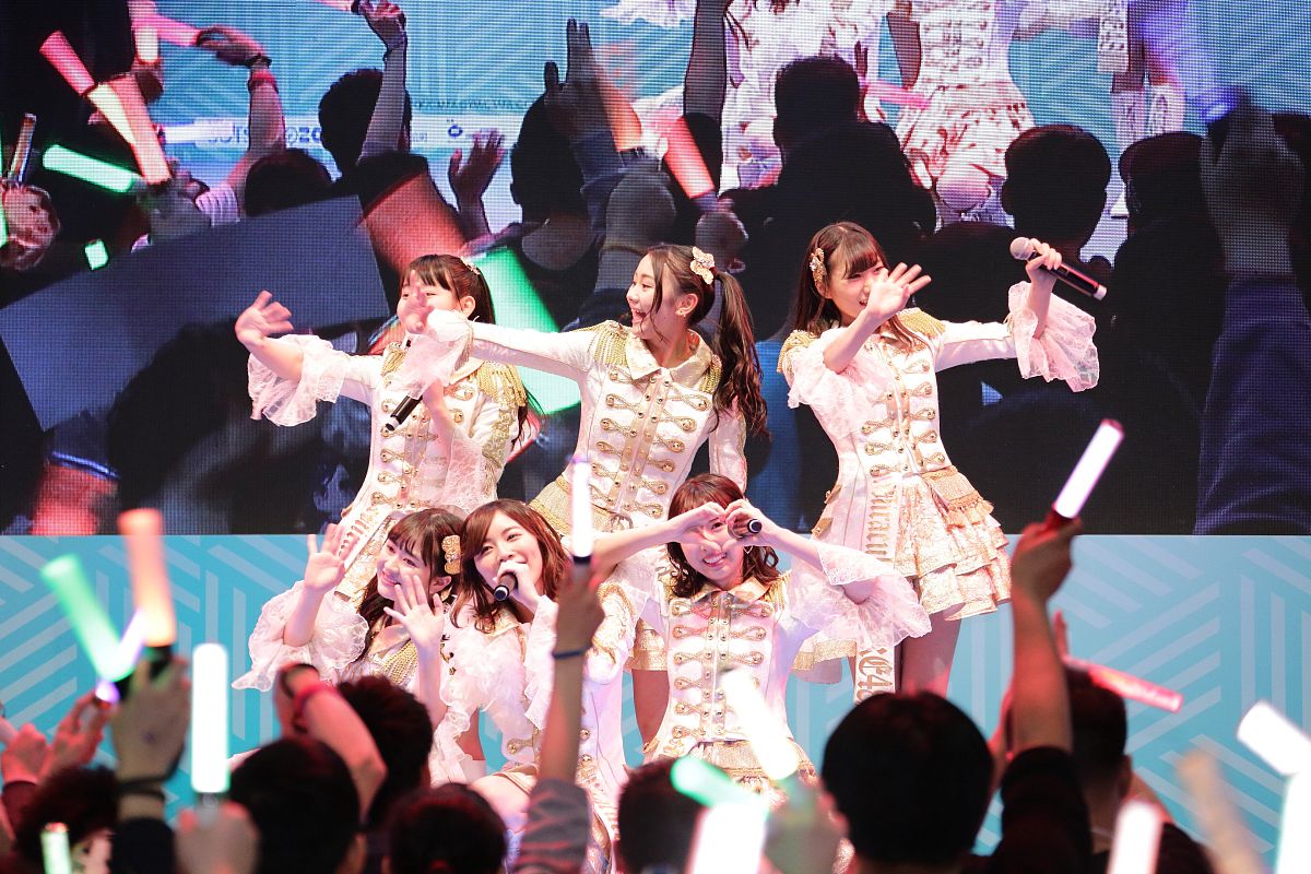 粉丝聚会：与偶像近距离接触！