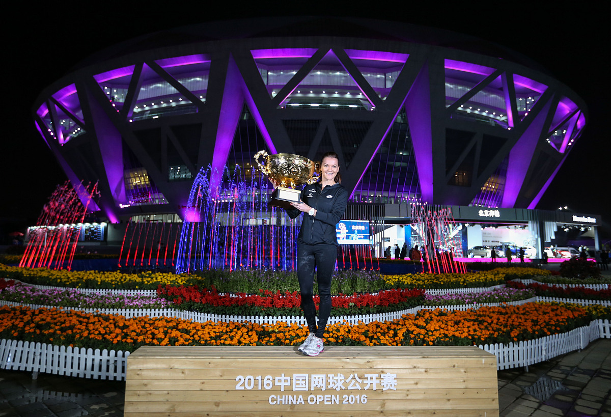 2016年10月09日,北京,2016中国网球公开赛,a·拉德万斯卡拍摄冠军写真