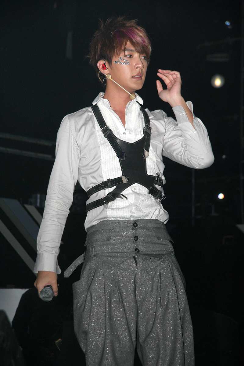 2009年4月11日,上海,飞轮海"想入飞飞世界巡回演唱会"在上海大舞台正