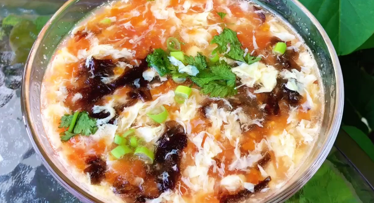 这个西红柿紫菜蛋花汤味道不寻常,浓郁的番茄味儿,真的好喝!
