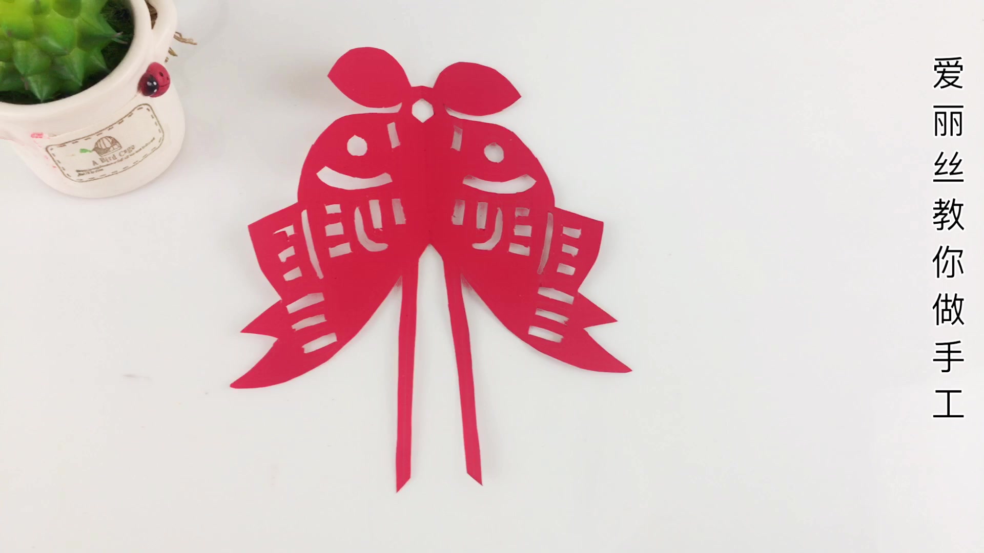 民间剪纸高手教你剪双鱼图案的窗花,代表年年有余富贵吉祥