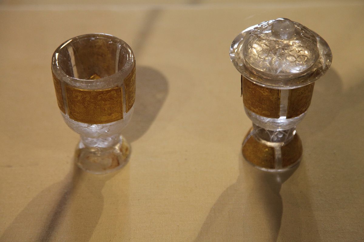 金器沾胶水怎么去除？简单方法快速清洁