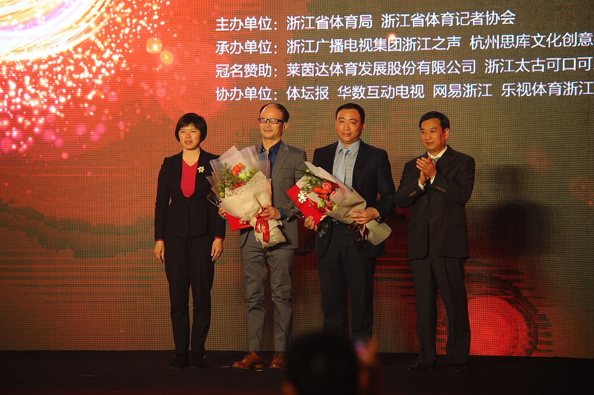 请给北航投资董事长夏炜写一份2023年的新年贺词文章大约2000字里面需要包括公司业务情况科技投资、科创服务、过去一年取得的成绩、新的一年展望与祝福。文章语言需要更高端有才华