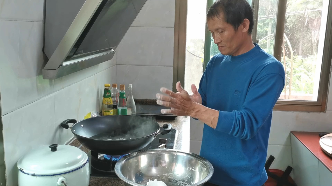 米酒汤圆怎样做才美味?试试这种客家做法,口感嫩滑,香而不腻