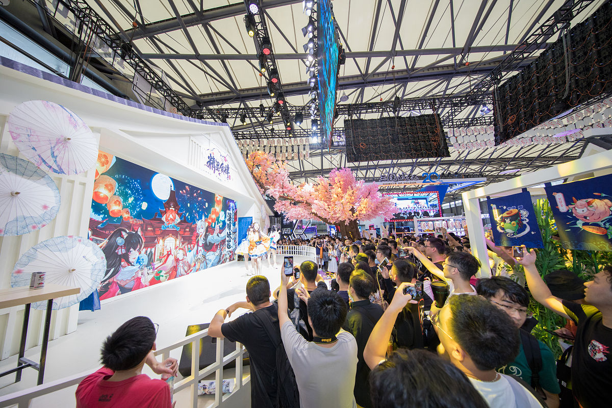 你是一个大学生请以CHINAJOY展会关系营销研究为题目撰写一段研究背景