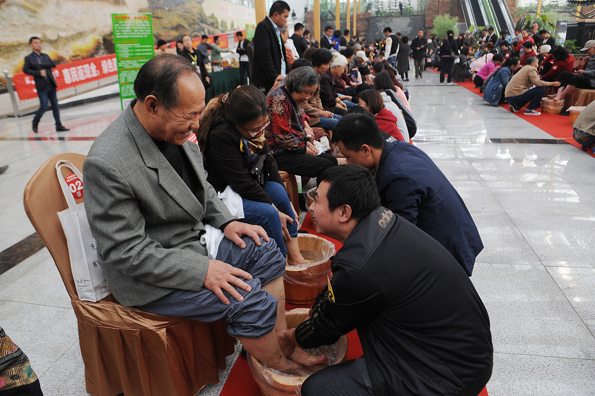 反驳'求学在外，报喜不报忧不是一种值得提倡的孝'的观点： 理解与沟通的平衡