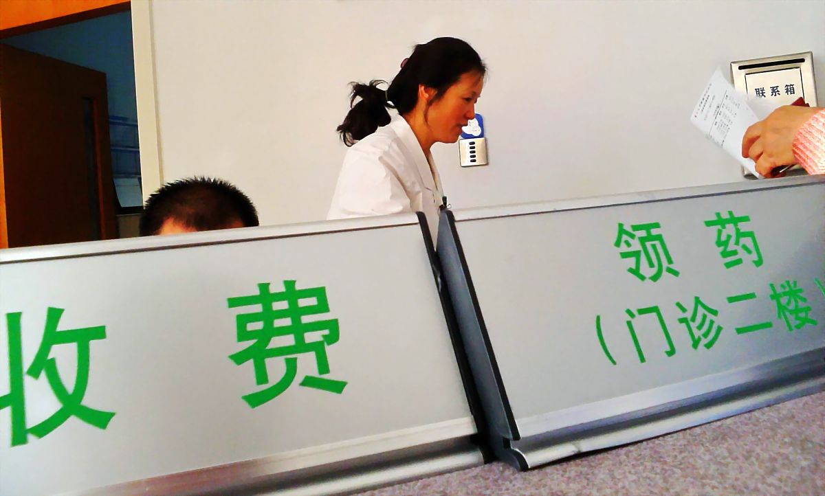 医院、农商银行、学校为何打折？减轻农民负担，促进农村发展