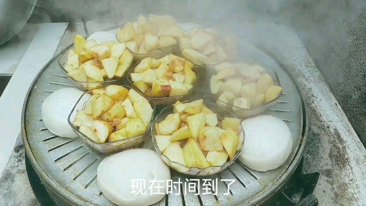 农村小伙110元买5斤猪肉,在家做条子肉蒸碗,做了一大锅吃着过瘾