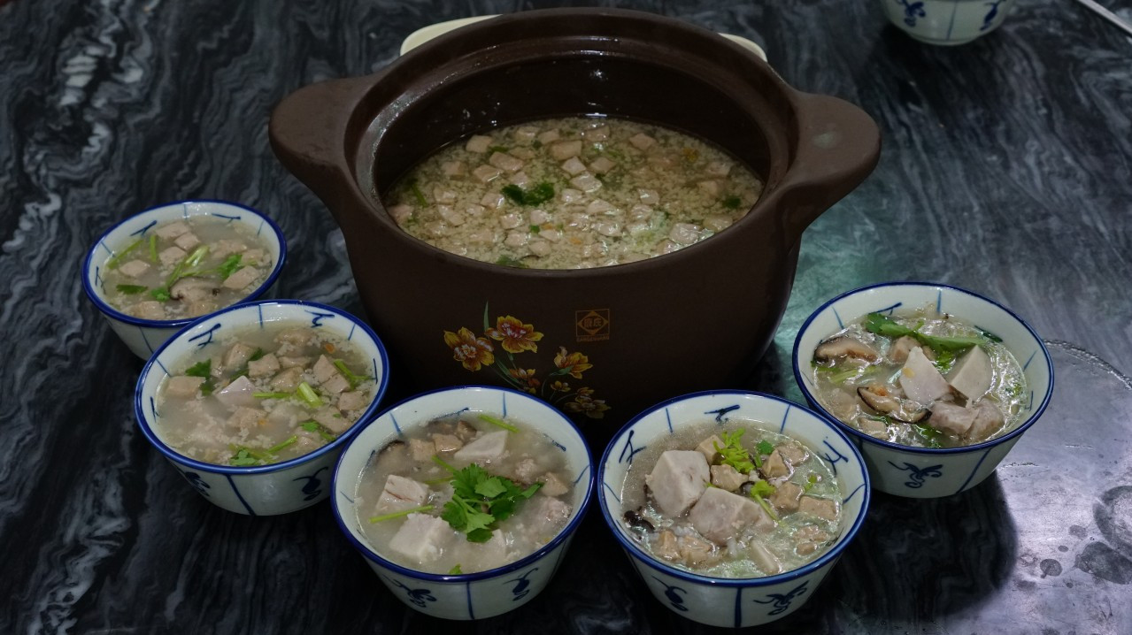 芋头粥,潮汕家常砂锅粥这种做法,制作简单美味,百吃不厌
