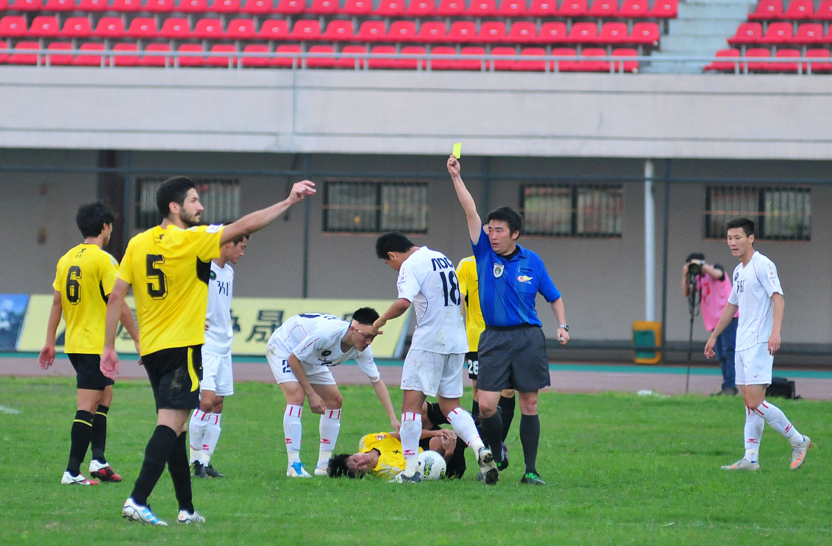 写一个剧本300字以内。女娲希望这次成功的经历能够启发更多人去追求自己的荣耀一起为荣耀而战。女娲突然收到了来自宇宙的信息