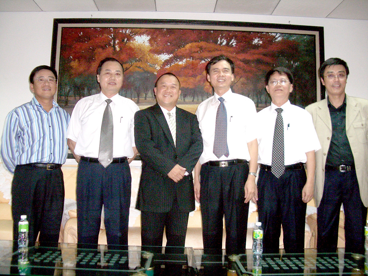 2006年7月2日,曾志伟早前被海南师范大学委任做客席教授.+++_+++曾志