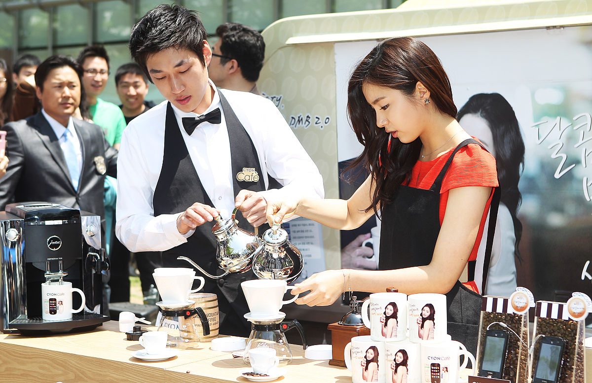 兼职锻炼社会实践报告：在咖啡店做服务员的体验与感悟