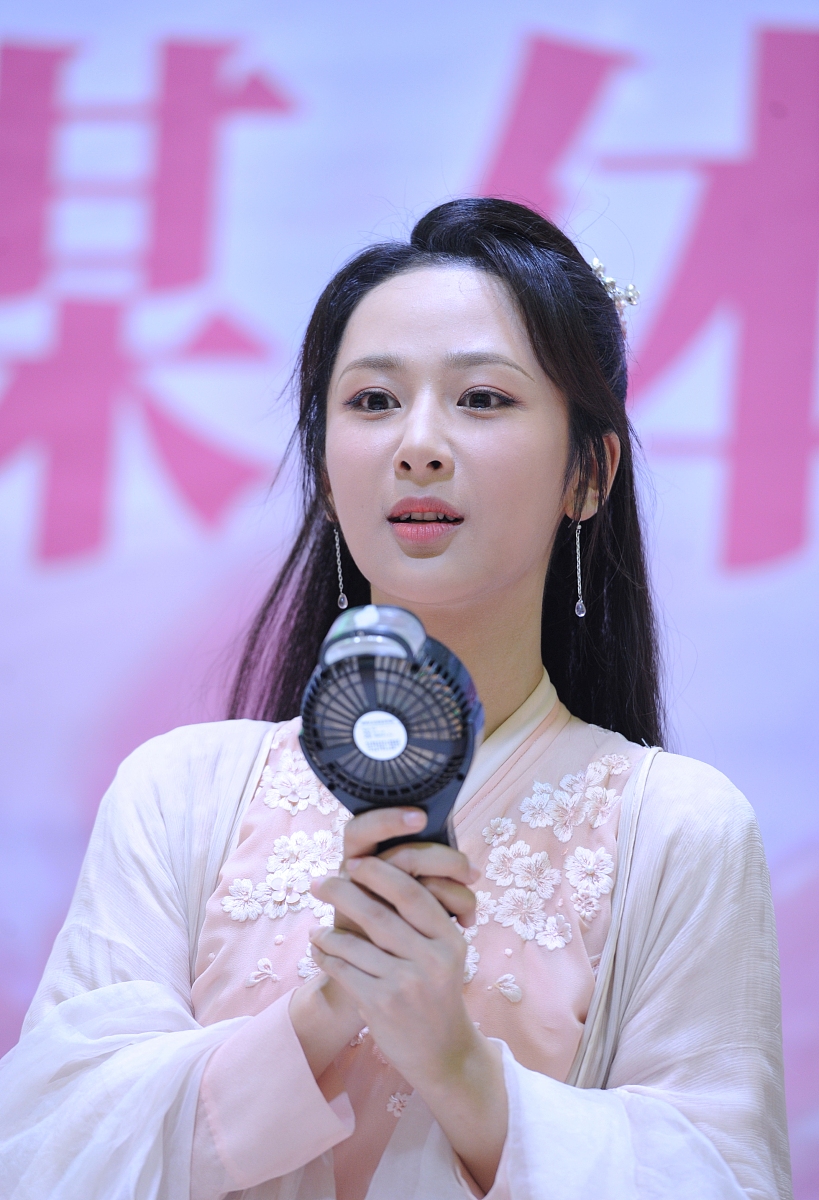 写100字的杨紫的9文章