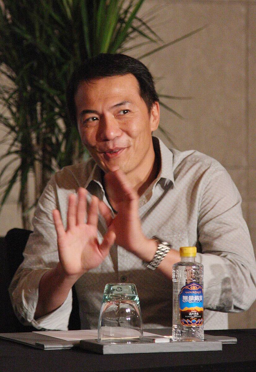 2010年7月22日,北京,电影《万有引力》关机仪式.***_***戴立忍+++_+++