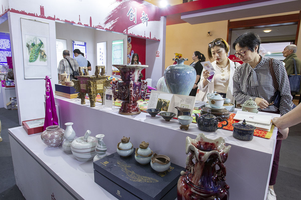 福建艺术职业学院陶瓷设计与工艺专业就业方向：从设计到艺术，多领域发展