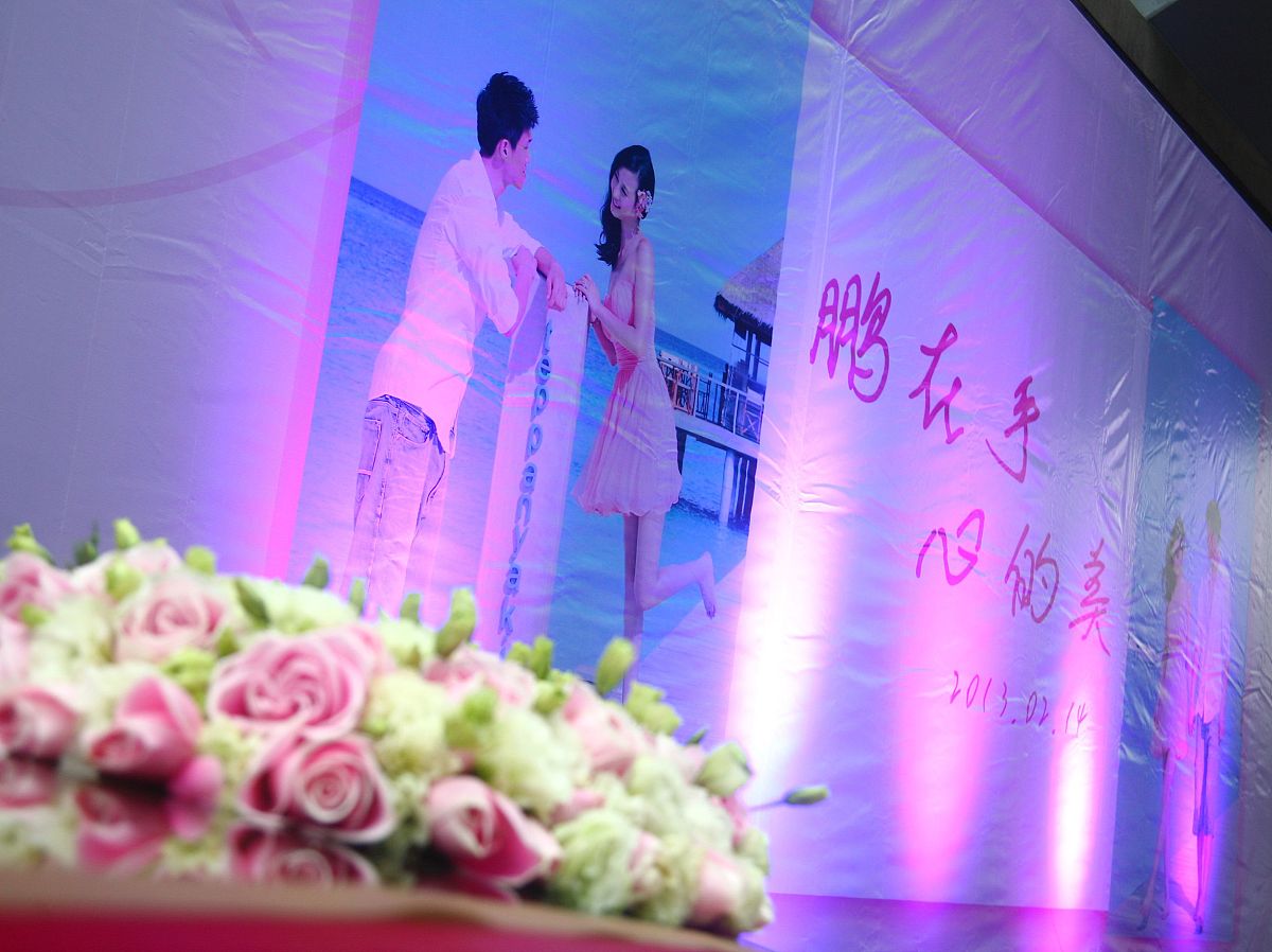 我姐夫要向我姐求婚了希望背着她录一段求婚视频希望我在视频中说一些祝福的话你能帮我写一段祝福吗