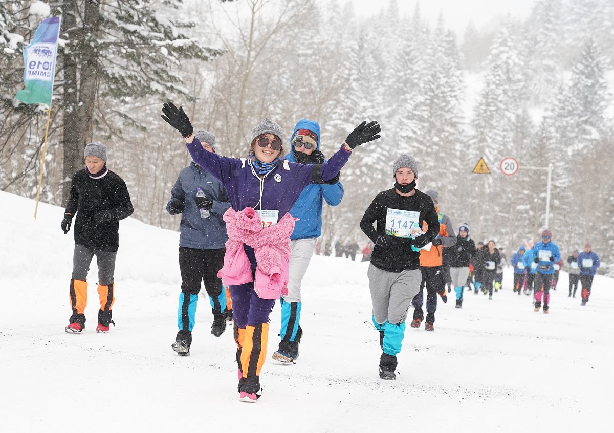 形容事情刚刚开始十分艰难的成语 - 冰山难航