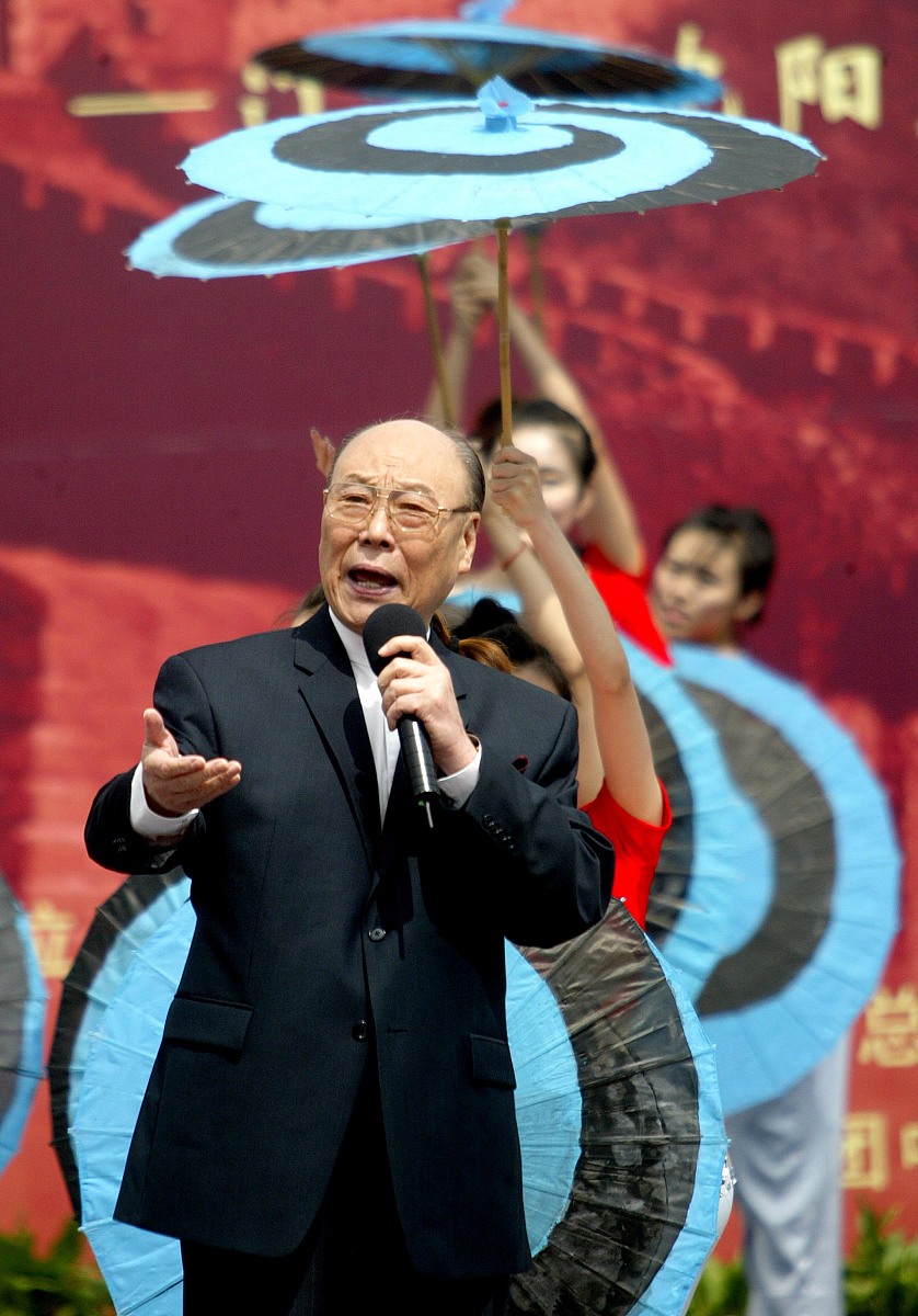 2009年6月10日,辽宁沈阳,央视《激情广场·爱国歌曲大家唱》走进沈阳.