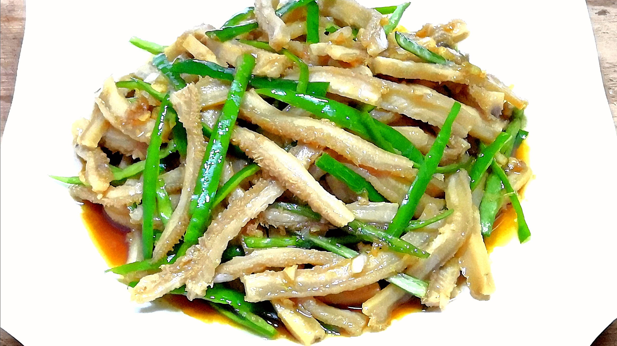 青椒拌牛肚这样做,咸鲜微辣有嚼劲,一盘不够吃