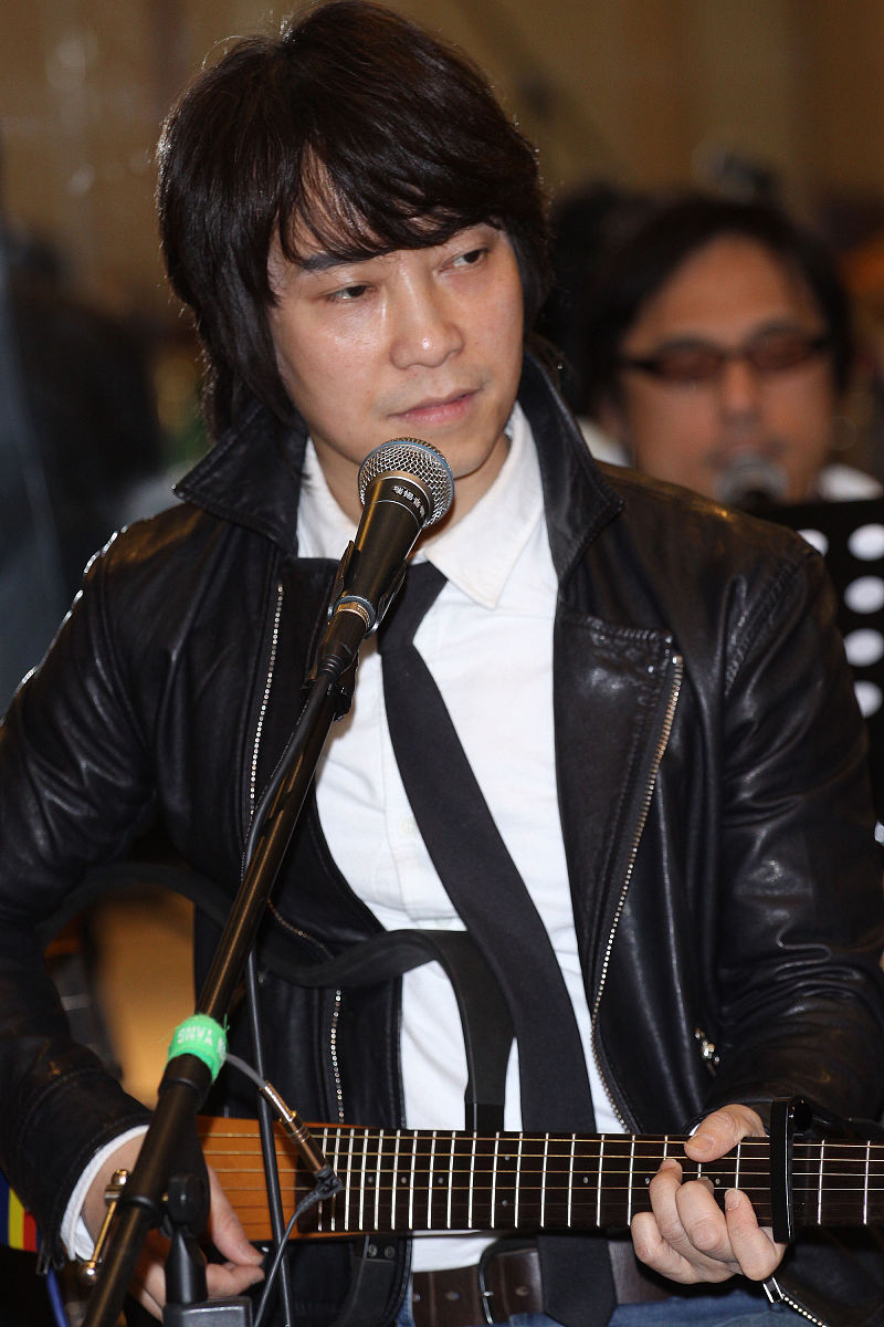 2011年3月12日讯,台北,巫启贤,邰正宵近日为了3月15日在香港红馆《爱