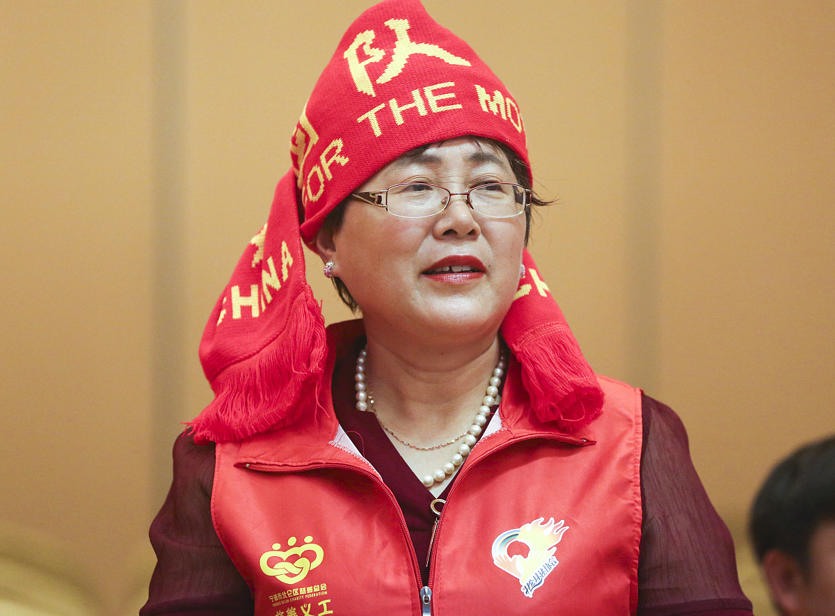 阐述：为了确保访谈的质量每个访谈的时间应该不少于20min提问后认真倾听用录音笔、笔记本作为记录的工具结束后将资料整理好做成访谈记录。在整理资料的过程中要及时通过电话或微信和受访者交流问题追踪访谈将录音多次回放使得数据的记录更加准确最后整理成访谈录。