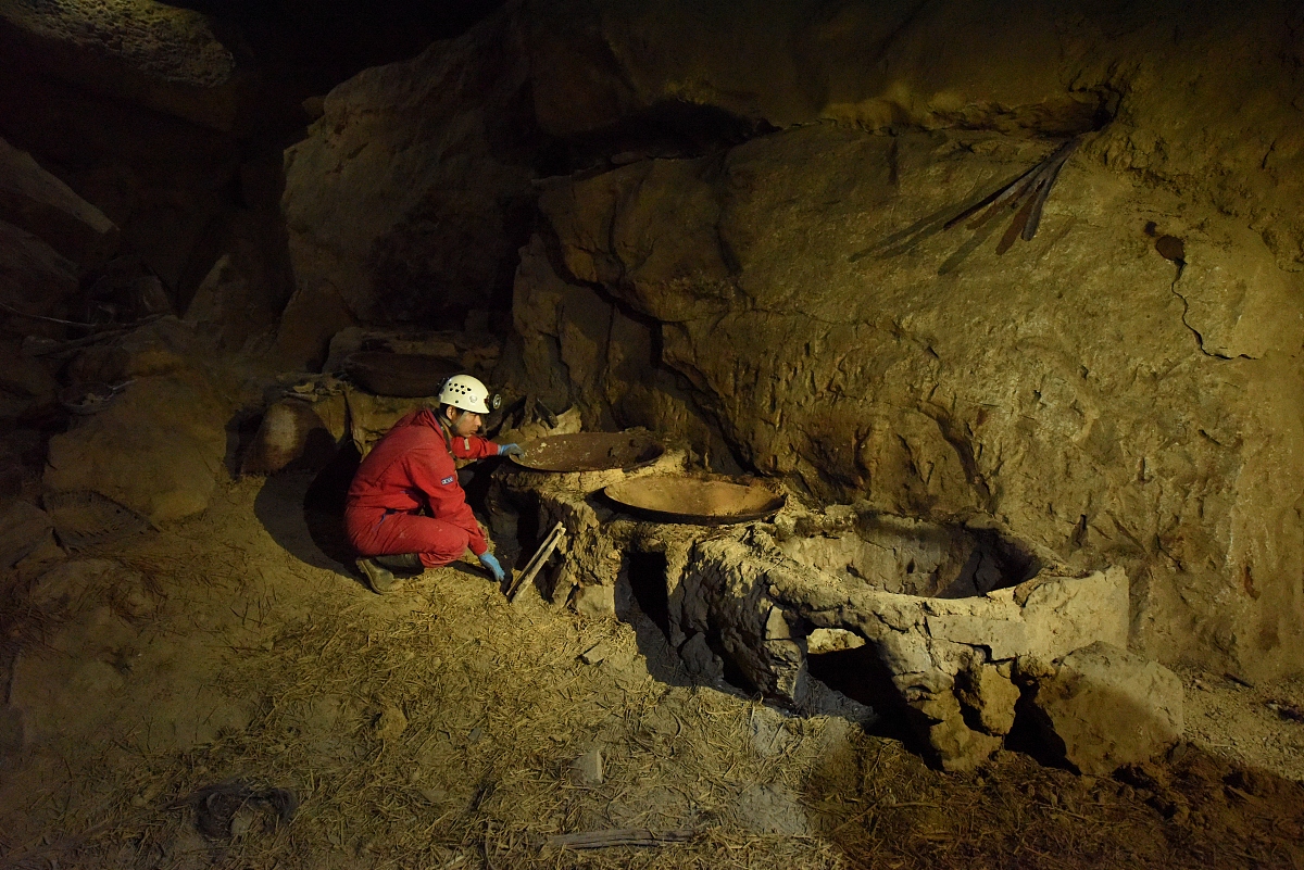 内洞探险：深、密、暗，挑战与危险并存