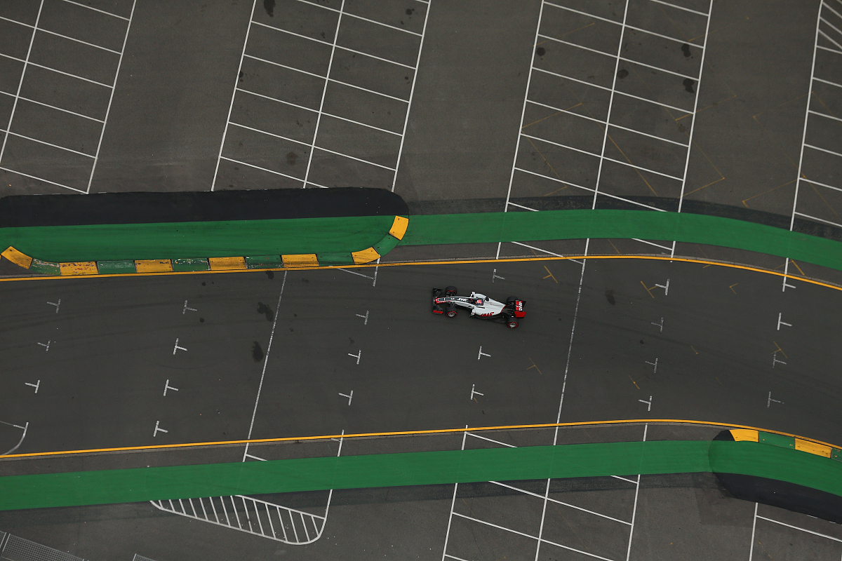 小 K 打下的江山一共有 n个城市城市 i和城市 i+1有一条双向高速公路连接走这条路要耗费时间 ai。小 K 为了关心人民生活决定定期进行走访。他每一次会从 1号城市到 n号城市并在经过的城市进行访问。其中终点必须为城市n。不仅如此他还有一个传送器传送半径为 k也就是可以传送到 i-k和 i+k。如果目标城市编号小于 1则为 1大于 n则为 n。但是他的传送器电量不足只能传送一次况且由于一些原因