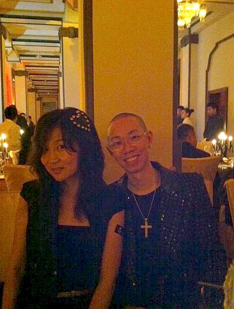 陶红去世引悲痛，前夫乐嘉携女拉萨求福，如何看待人生的无常？