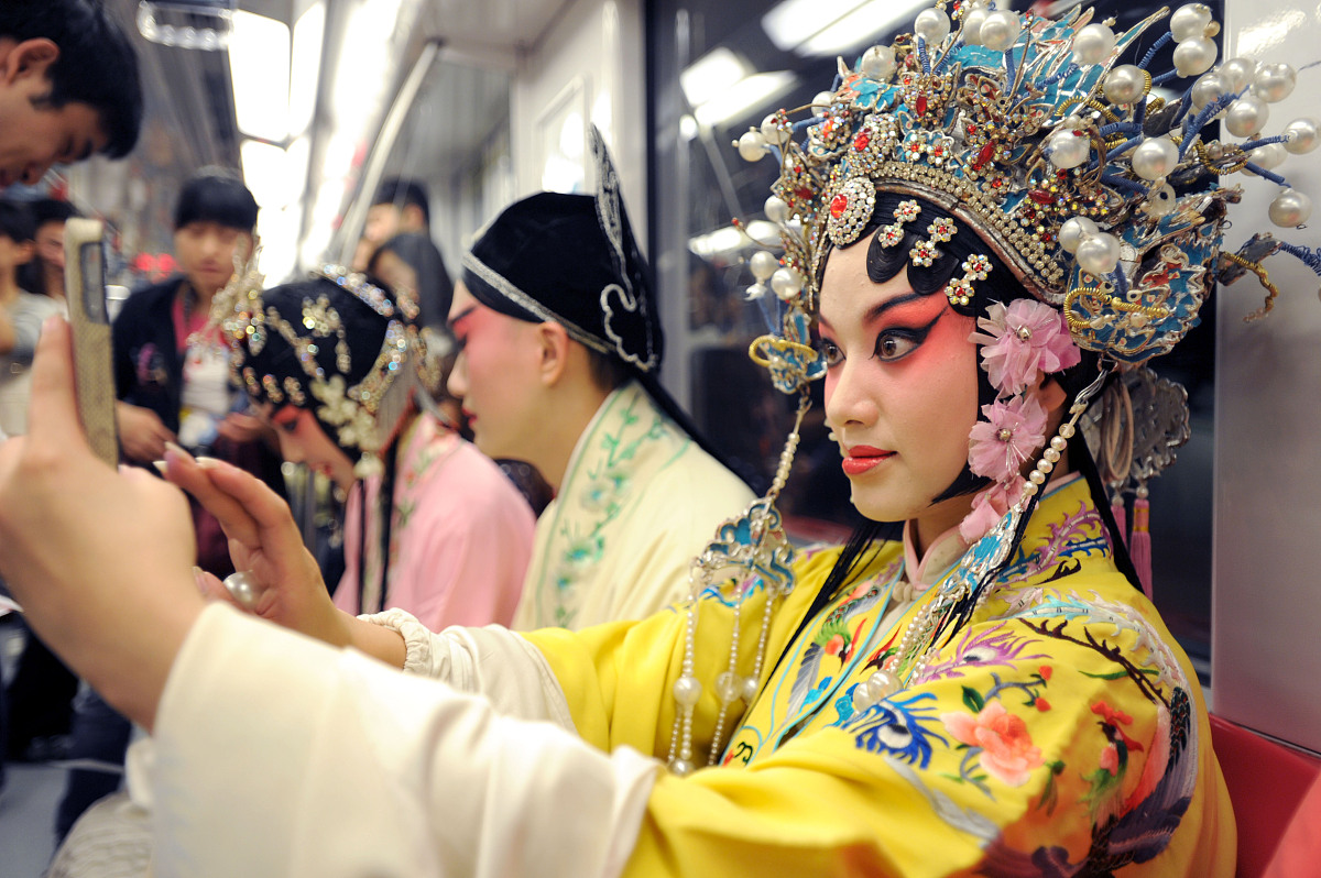 2011年9月27日,具有600年历史的昆剧名段在南京地铁新街口站和二号线
