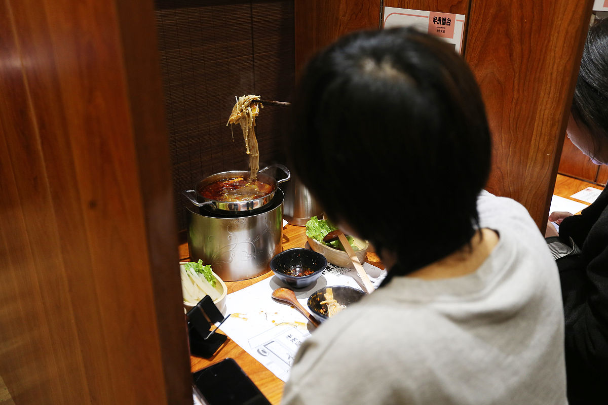 2020年1月2日,成都,"独食火锅".(如需下载使用,请务必署名 王红强/成
