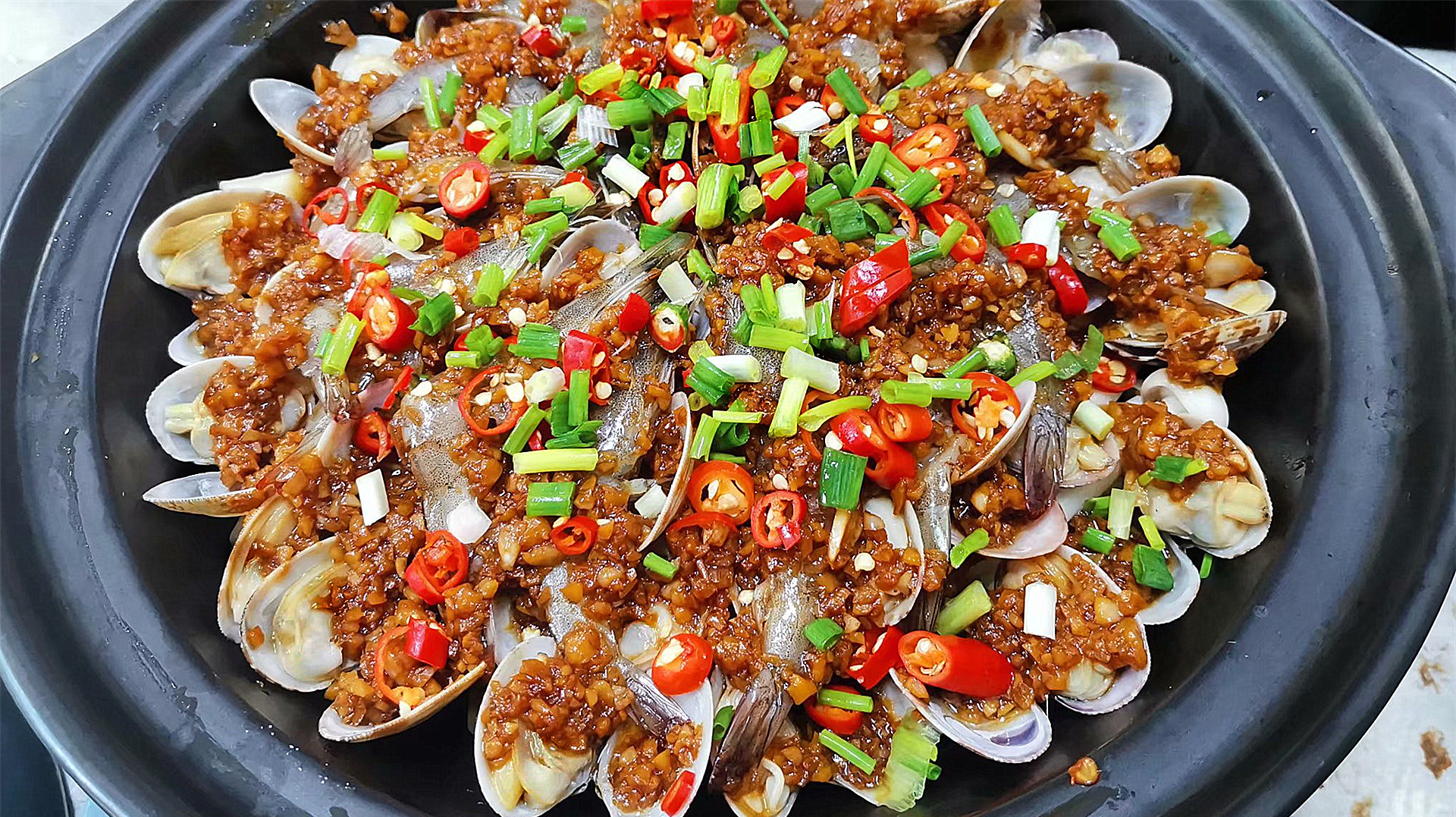 大厨分享一道“海鲜焗锅”,不炒不红烧无油烟,做法简单还特好吃