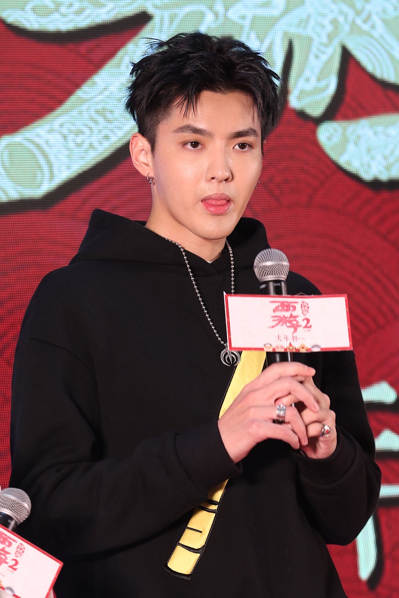 盘点:比v吐舌并不是女生的专利 娱乐圈"小鲜肉"都有少女心
