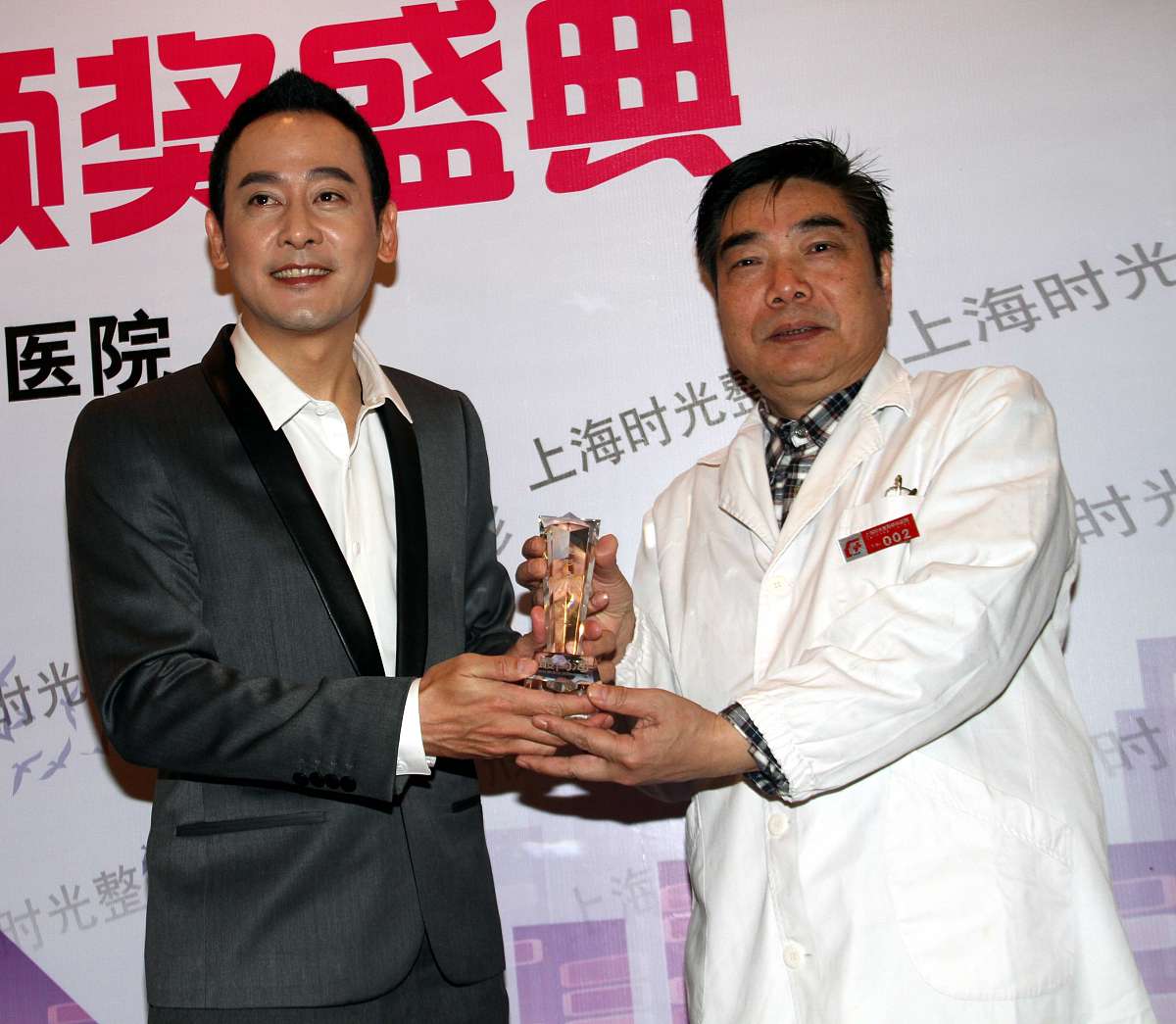 围绕上海知名的整形医院有哪些写一篇800字的原创内容