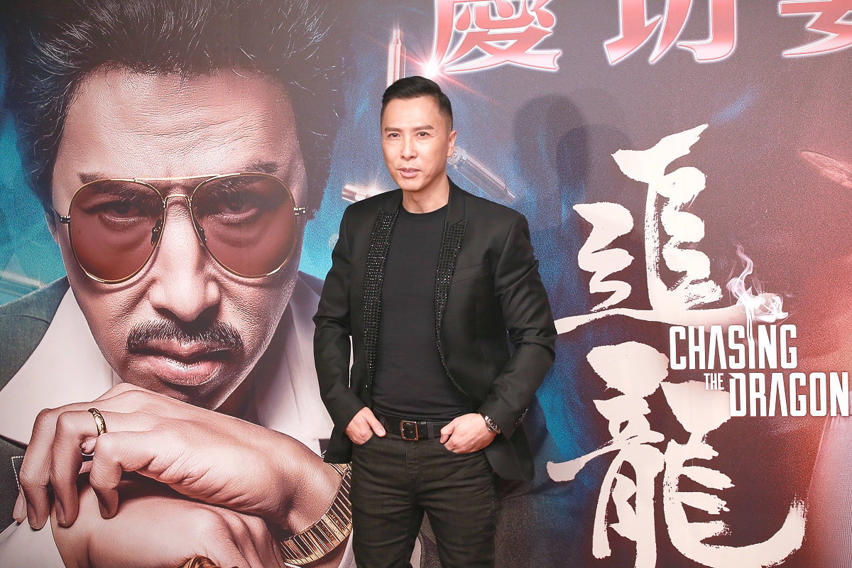 你作为一个做影视解说的博主请你详细解说这部电影追龙》里面的内容并解说这部电影里给观众带来的情感并根据该电影里面的内容写出一份该电影里面的文案